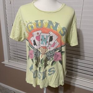 Day dreamer fun’s & roses t-shirt Sizs Small